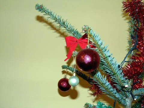 Christmas tree with decorations - colors Stockfoto's