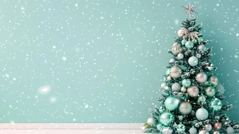 Christmas tree. Falling snowflakes. Falling snowflakes effect. Snow. Stock Footage 272984892