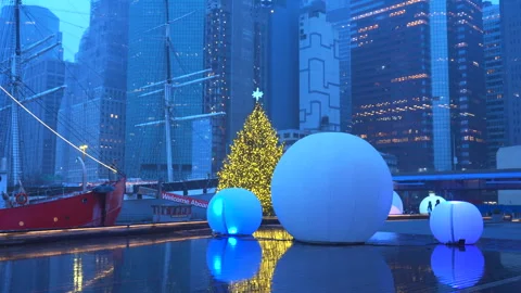 Christmas tree glows with moonGarden Installation at South Street Seaport in NYC Vídeo Stock 297489587