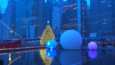 Christmas tree glows with moonGarden Installation at South Street Seaport in NYC Vídeo Stock 297495745
