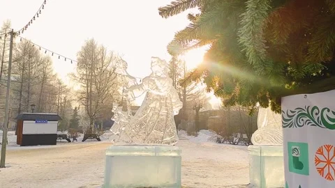 Christmas tree. Ice figures, in winter in frost and sun Video stock 262155607
