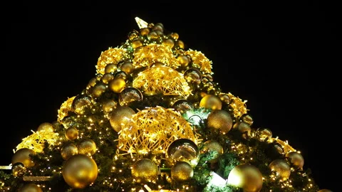 Christmas tree lights glittering at night Видео 146684919