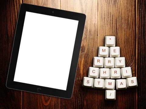 Christmas tree made of computer keys and tablet computer on wooden background Illustrazione stock