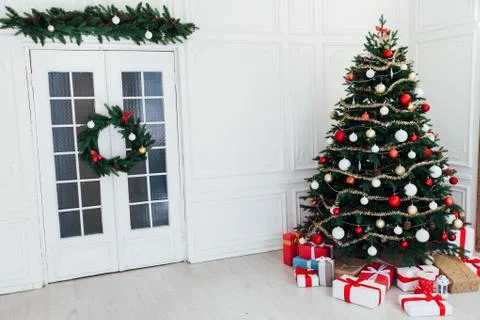 Christmas tree pine interior door new year decor garland gifts postcard Фото