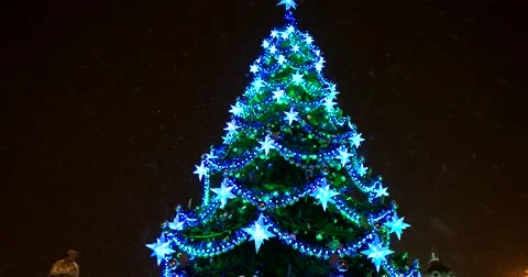 Christmas tree plays in the dark with colored lights, snowfall Stock Footage 67394402