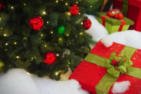 Christmas tree present box artificial snow decorations Stock-Fotos