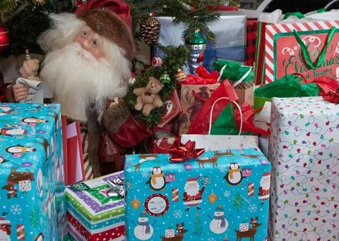 Christmas tree surrounded by presents Foto stock