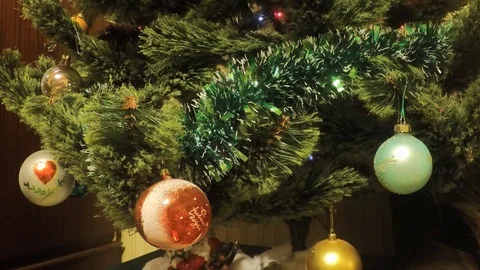 Christmas tree with tinsel and twinkle lights timelapse Vídeo Stock 79815014