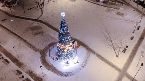 Christmas tree in town square, aerial smooth motion Stock Footage