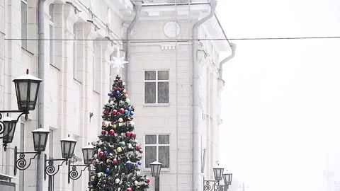 Christmas tree with toys Vídeo Stock 253667765