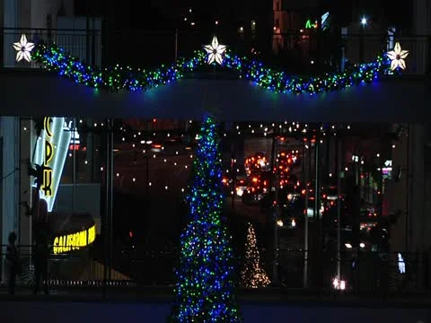 Christmas tree &amp; Traffic Time lapse at Hollywood Kodak mall Stock Footage 18179214