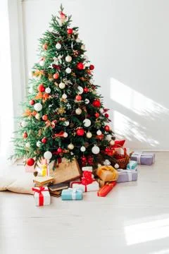 Christmas tree by the window with gift decor for the new year interior of the 库存照片