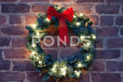 Christmas wreath on brick wall Stock Photos