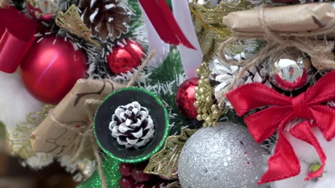 Christmas wreath close up 스톡 동영상 164386097