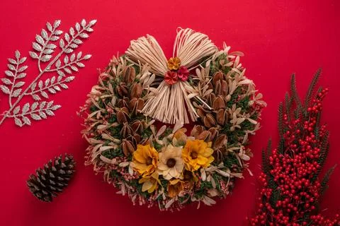 Christmas wreath with natural elements Stock Photos