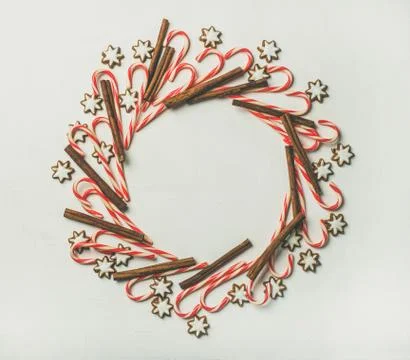 Christmas wreath pattern made from candy cane sticks and cinnamon Stock Photos