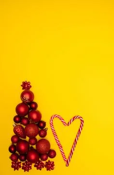 Christmass flatlay Christmas tree lined with Christmas tree decorations and Stock Photos