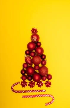Christmass flatlay Christmas tree lined with Christmas tree decorations and Stock Photos