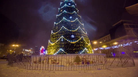 Christmass tree with garland at evening city 스톡 동영상 59673620