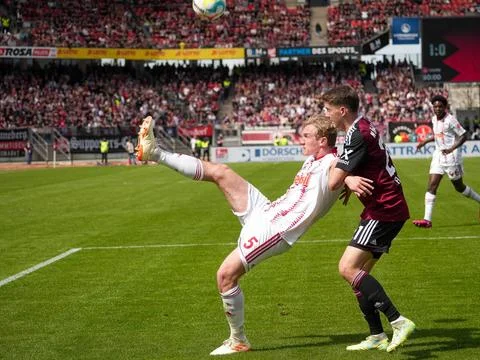 Christopf Klarer (Fortuna Duesseldorf 5) vs Florian Flick (1. FC Nuernberg... Stock Photos