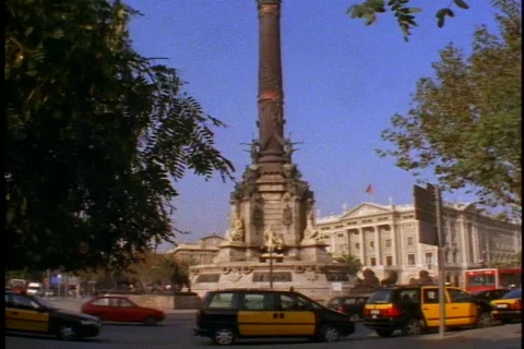 Christopher Columbus column, traffic, tilt up Видео 870082