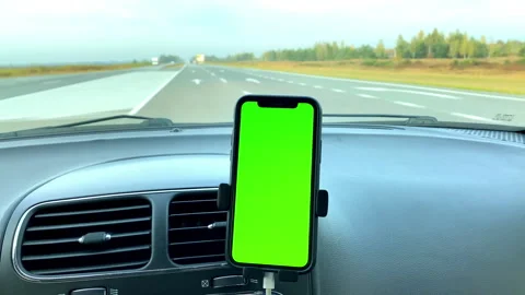 Chroma key green screen mobile telephone,smartphone.using car control panel read Stockbeeldmateriaal 346305591