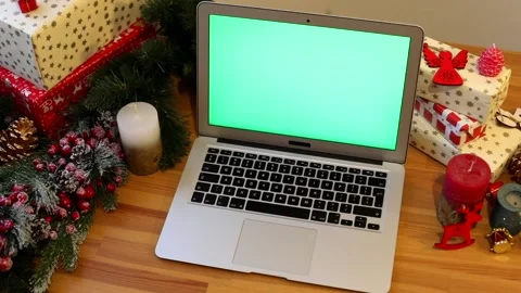 Chroma key green screen modern laptop with New Year presents on background. Wint Vidéo 146317599