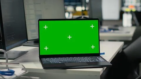 Chroma key laptop in empty startup office with artificial intelligence program Foto stock