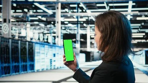 Chroma key smartphone used by data center admin to troubleshoot rigs issues 스톡 사진