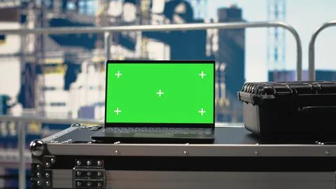 Chroma key tablet on offshore platform with predictive software Foto stock