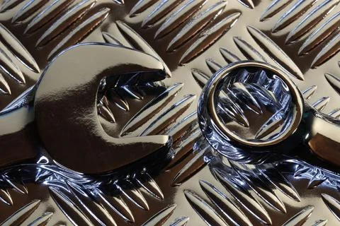 Chrome Spanner Head Comparison On Tread Plate Foto stock