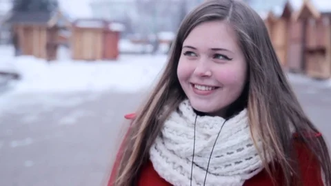Chubby girl make crazy faces and discuss something Stock Footage 71896780