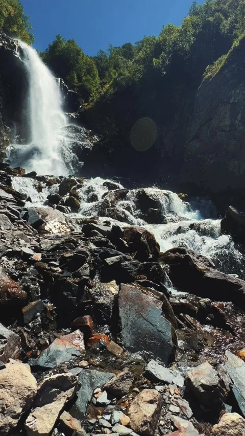 Chuchhur waterfall is framed by malachite greenery of grasses and dense forests. Stock Footage 287915350