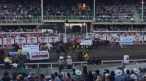 Chuck wagon race Stock Footage 54872417