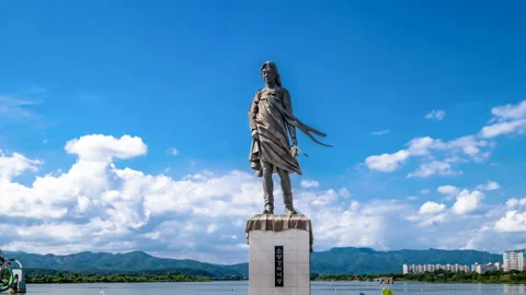 Chuncheon, Korea - August 2, 2017: Soyang river girl statue. Time lapse. Vidéo 145924801