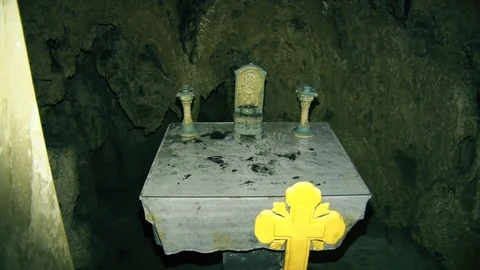 Church altar in an old Orthodox monastery Vídeo Stock 125073778