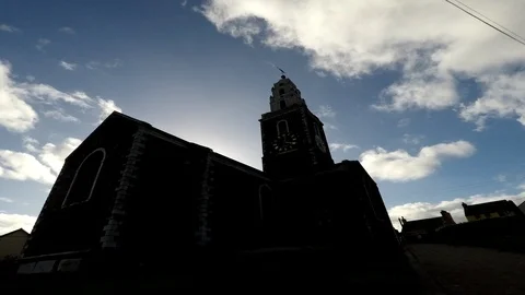 CHURCH AND CLOUDS TIMELAPSE Vídeo Stock 102042707