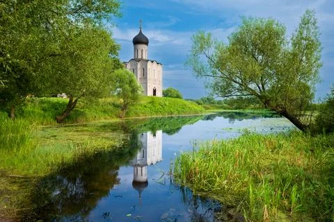 Church of the Intercession on the Nerl with Reflection in River Surrounded .. 写真素材