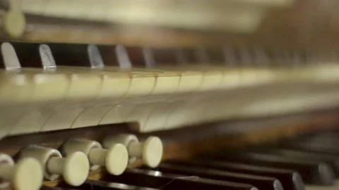 Church Organ Keys Close Up Pull Focus Vídeo Stock 151230107
