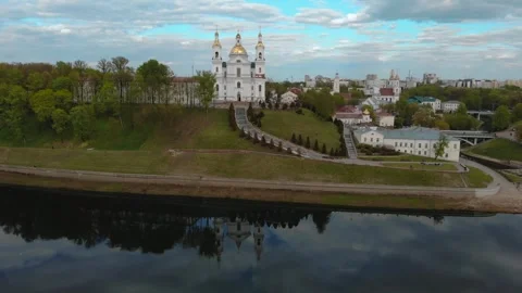 Church with reflection in water 库存影片 242082147
