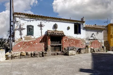 Church square and witchcraft museum, Trasmoz is the only municipality in Spai 库存照片