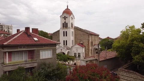 Church in town Vídeo Stock 240902343