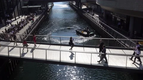 Churchill Place at Canary Wharf - beautiful place to relax Stock Footage