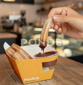 Churros packaging mockup with stand, inside a snack bar PSD 템플릿