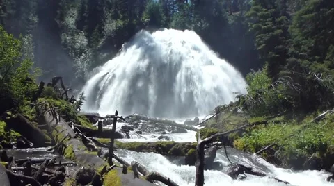 Chush Falls Sisters Oregon 動画素材 40042544