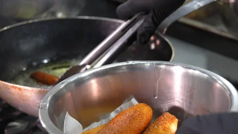 Chvishtari, Georgian cornbread with cheese inside, is fried in pan in oil. 스톡 동영상 267299169