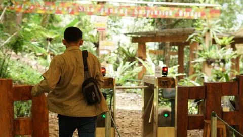 Cianjur, West Java. October 15 2020. visitors are queuing at the waterfall tour  Stock Photos