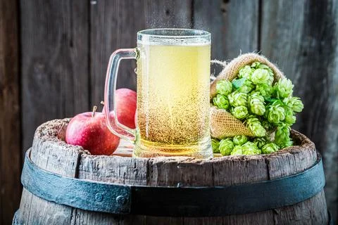Cider beer with bubbles made of apples. 스톡 사진