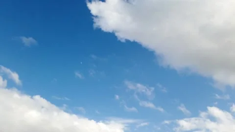 Cielo AZUL con nubes blancas Video stock 145769042