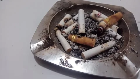 Cigarette ashtray 库存影片 315462397
